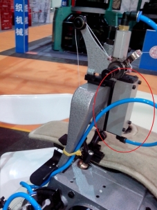 IDL-2502-TA Двухниточный оверлок без триммера со столешницей CY-TB-2500 + станина (комплект)