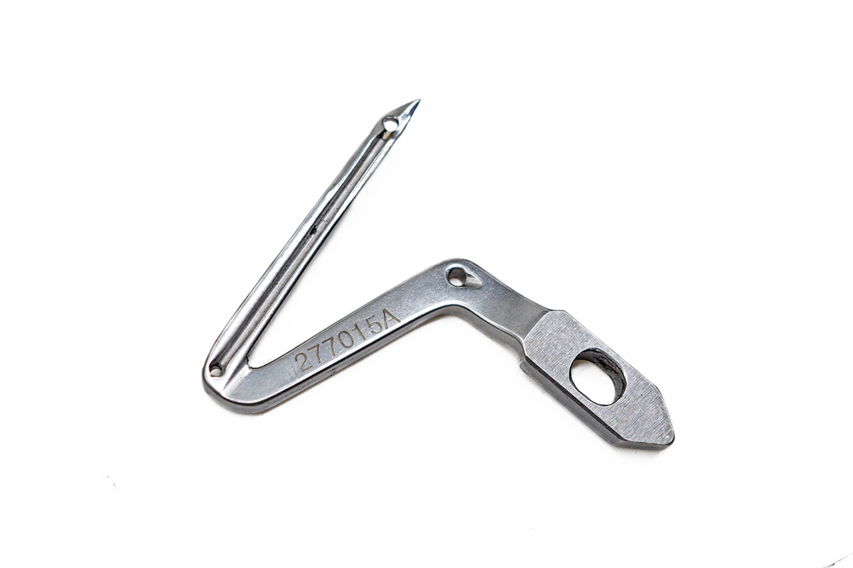 Петлитель левый 277015A