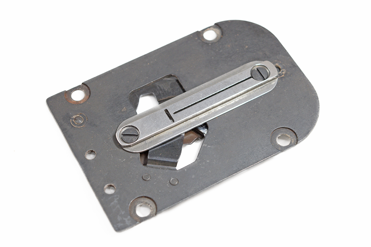 B2401-771-OAO Пластина игольная в сборе